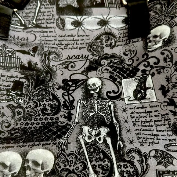 Y2K RARE SKULL 💀 POTION SATCHEL IN GREAT CONDITION - Picture 3 of 7